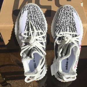 Yezzy 350 Boost. 7.5 women’s athletic shoes.